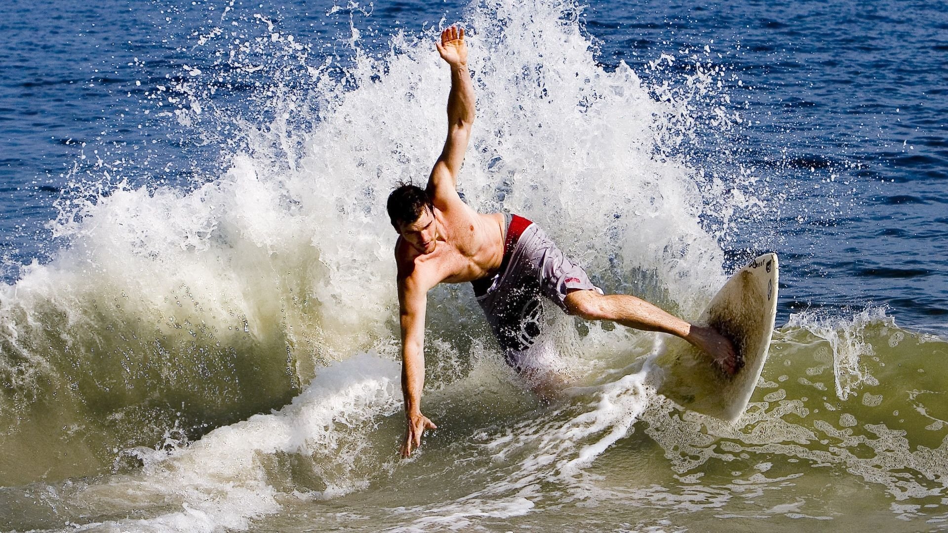 乐鱼体育平台app下载-特鲁瓦后防线整合成功展现抗压能力，特鲁瓦达真的可以阻断吗